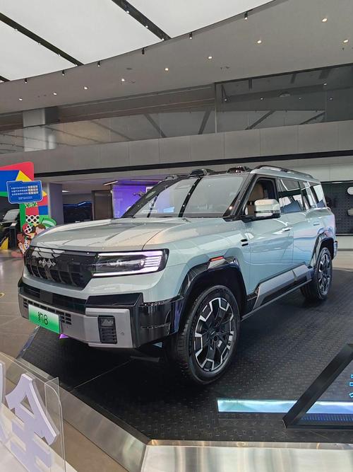 成都240比亚迪方程豹硬派越野的爆款，英菲尼迪35周年与你共成长